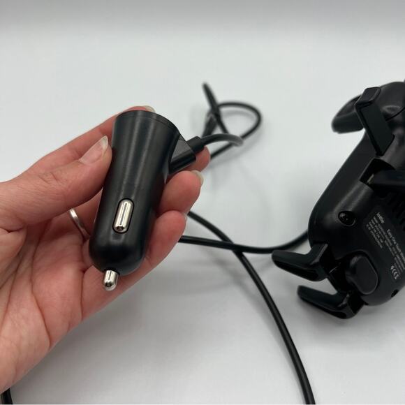 Iottie | Easy One Touch Wireless 2 Car Phone Charger and Phone Holder HLCRIO142 - Picture 8 of 10